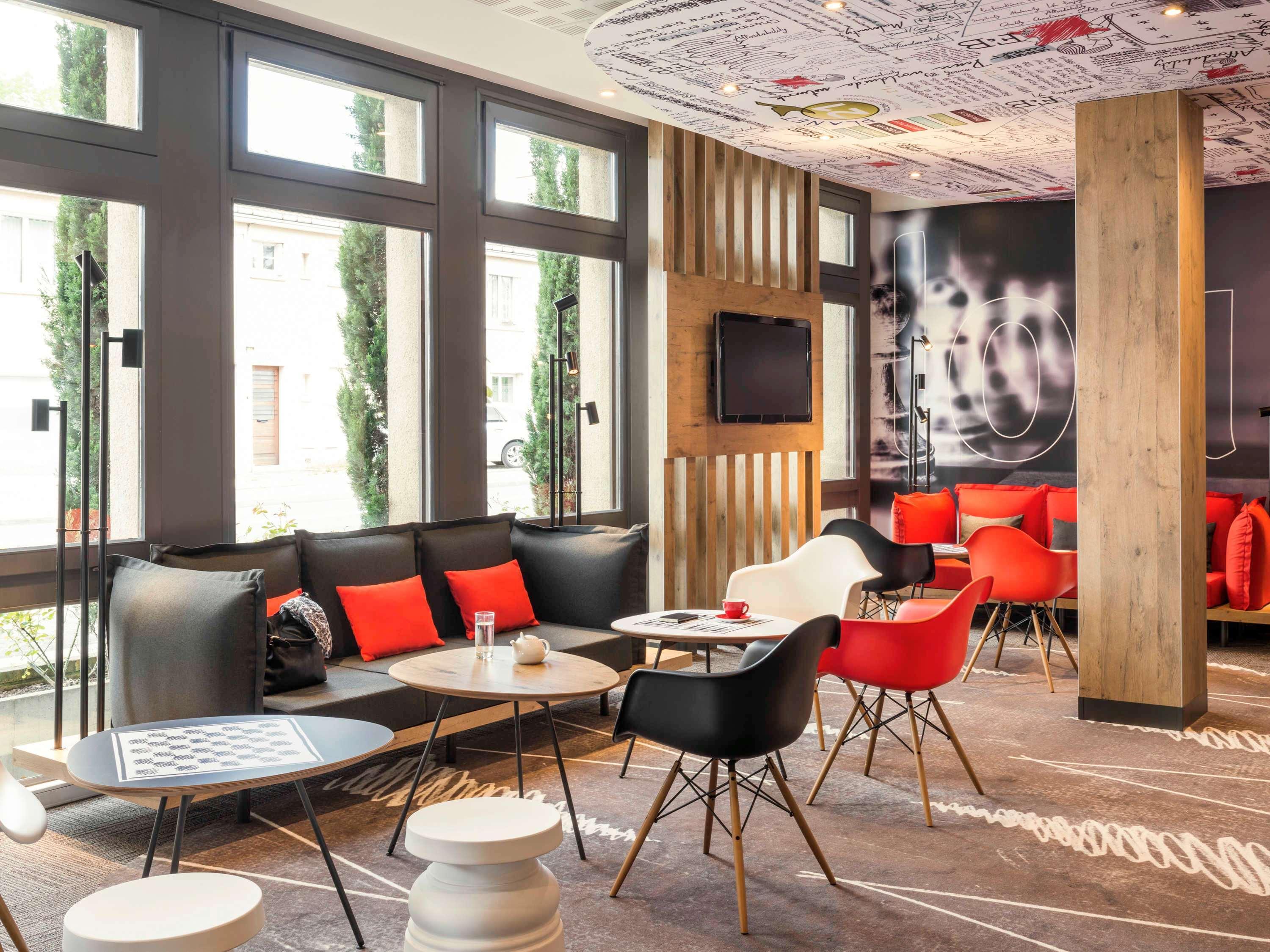 B&B Hotel Chartres Centre Cathedrale 3 Etoiles Екстериор снимка