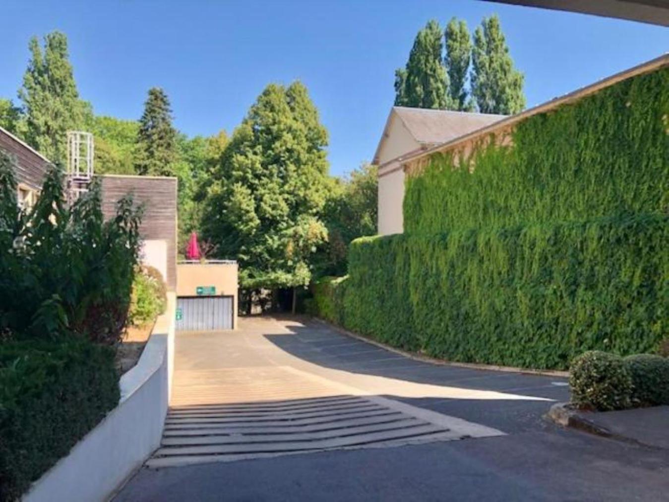 B&B Hotel Chartres Centre Cathedrale 3 Etoiles Екстериор снимка