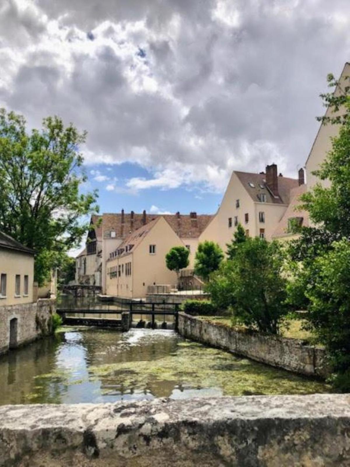 B&B Hotel Chartres Centre Cathedrale 3 Etoiles Екстериор снимка