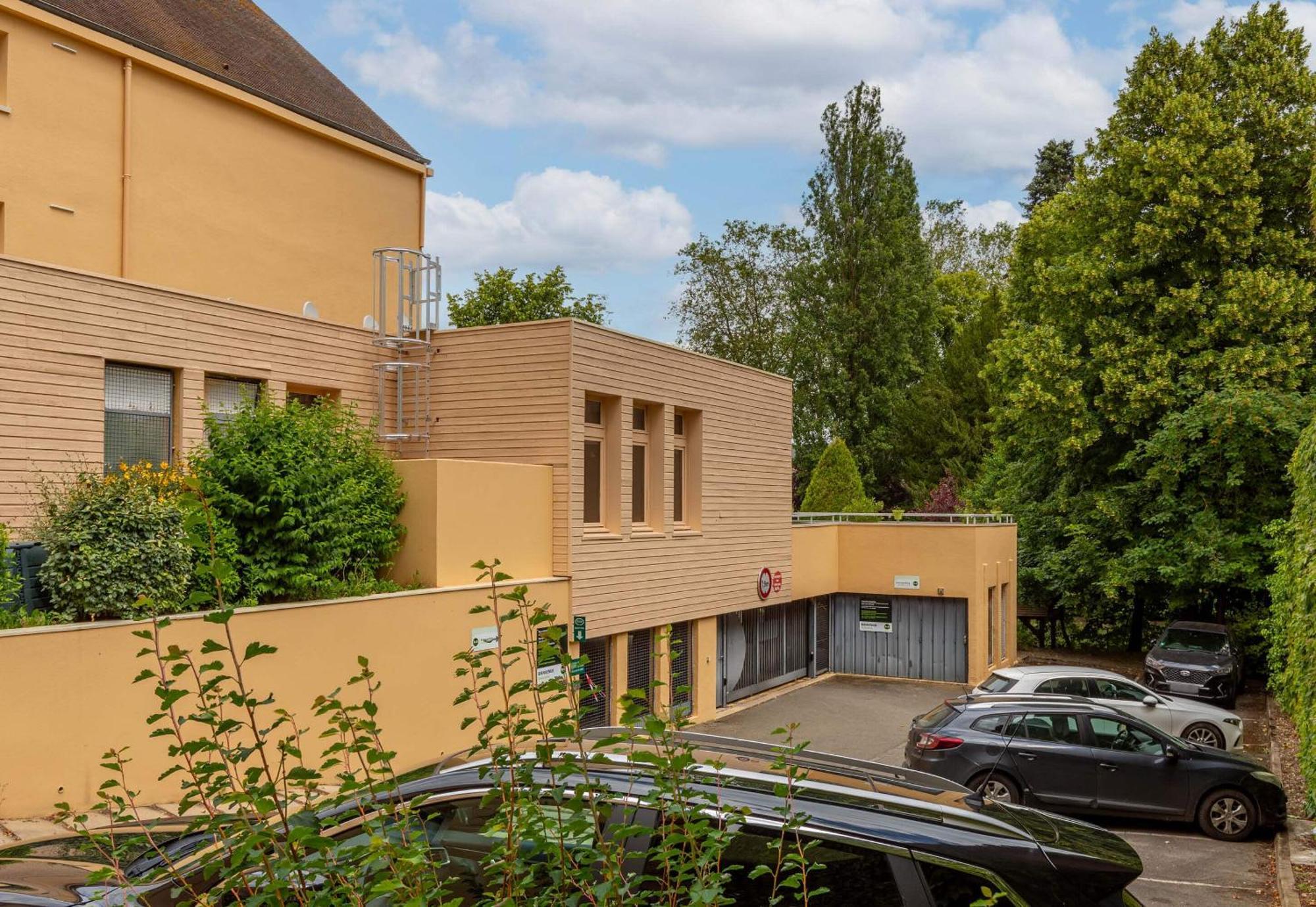 B&B Hotel Chartres Centre Cathedrale 3 Etoiles Екстериор снимка