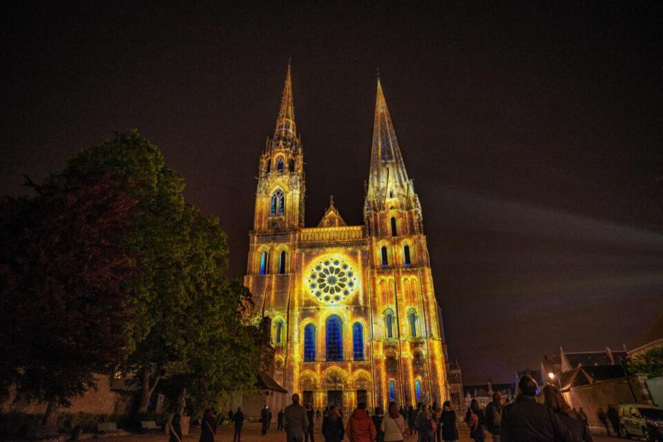 B&B Hotel Chartres Centre Cathedrale 3 Etoiles Екстериор снимка