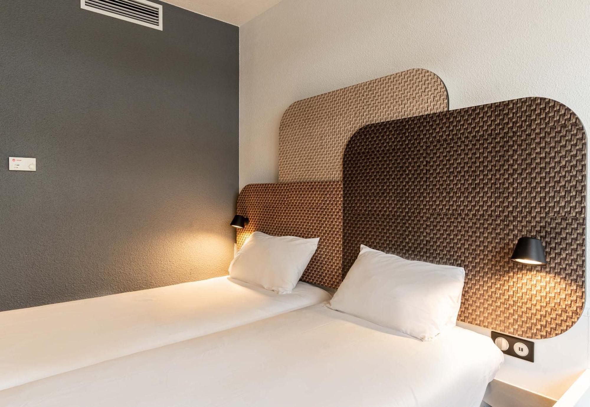 B&B Hotel Chartres Centre Cathedrale 3 Etoiles Екстериор снимка